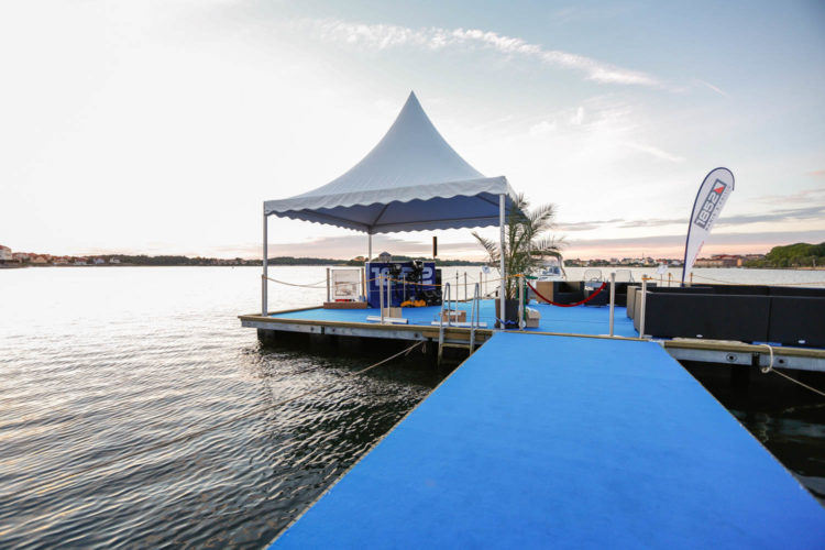 Pop up tält på fest